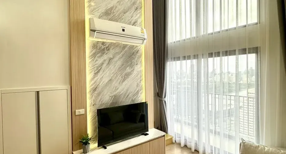 For rent 3 bedrooms condo in Khlong Toei, Bangkok