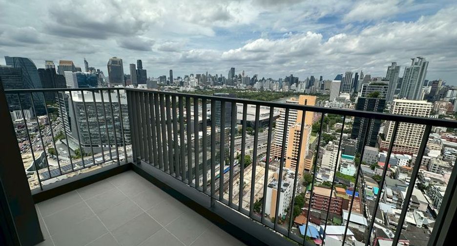 À louer 3 chambres condo à Khlong Toei, Bangkok