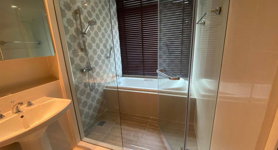For rent 2 bedrooms condo in Khlong Toei, Bangkok