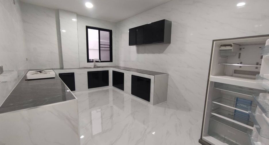 For rent 3 ベッドルーム house in Suan Luang, Bangkok
