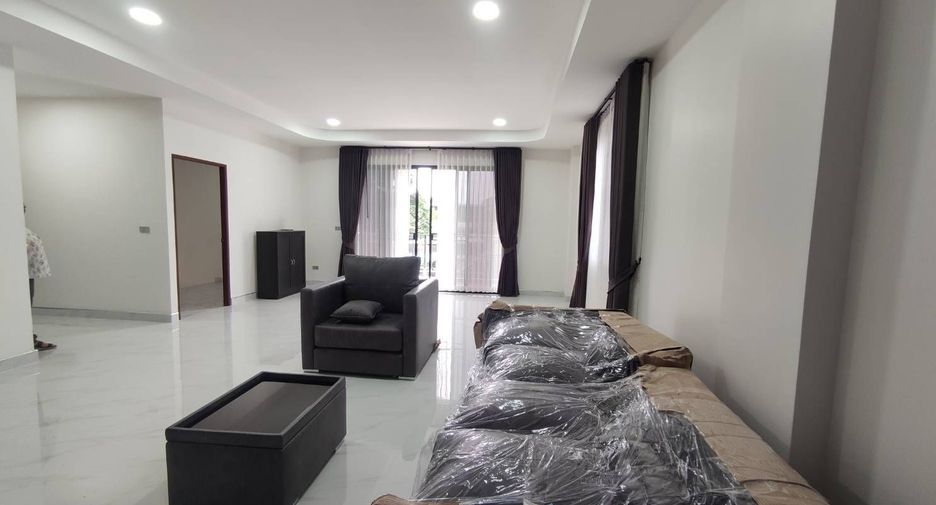 À louer 3 chambres maison à Suan Luang, Bangkok