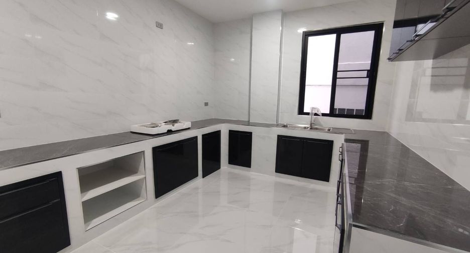 For rent 3 ベッドルーム house in Suan Luang, Bangkok