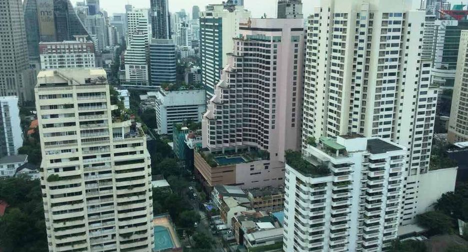 À louer 3 chambres condo à Khlong Toei, Bangkok
