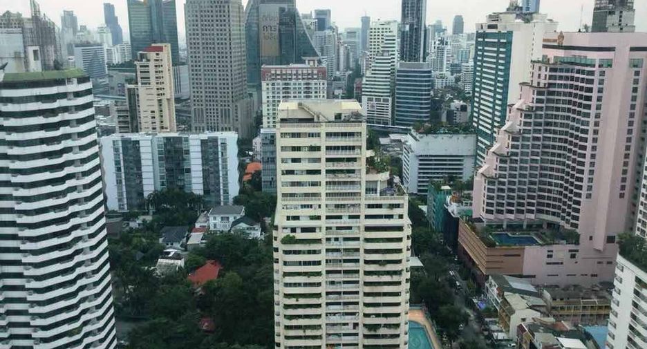 À louer 3 chambres condo à Khlong Toei, Bangkok