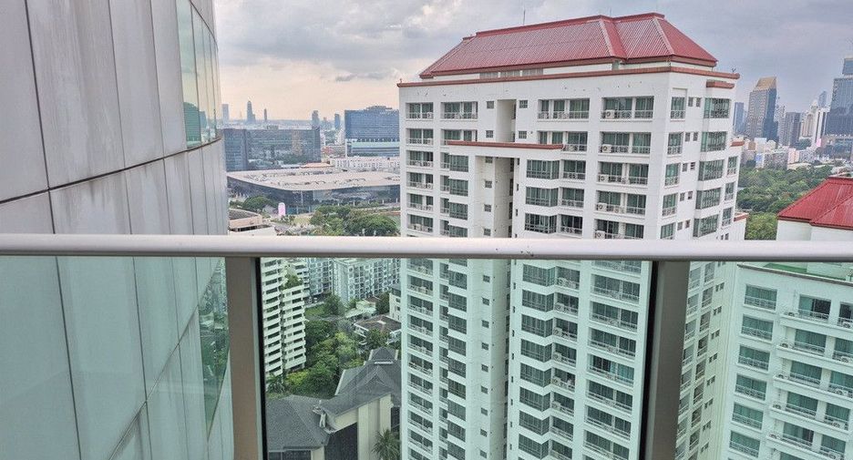 À louer 3 chambres condo à Khlong Toei, Bangkok