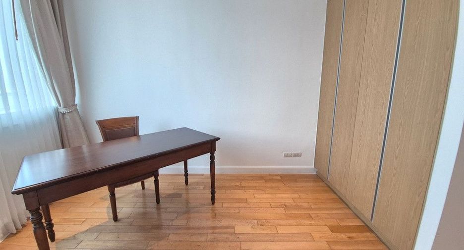 À louer 3 chambres condo à Khlong Toei, Bangkok