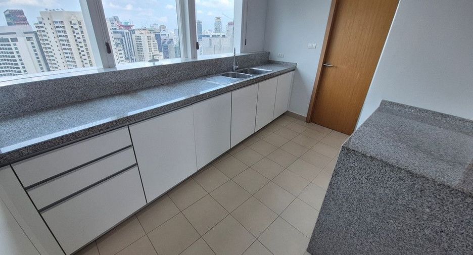 À louer 3 chambres condo à Khlong Toei, Bangkok