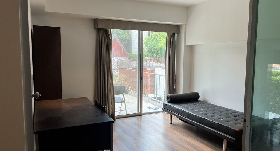 For rent 3 bedrooms apartment in Khlong Toei, Bangkok