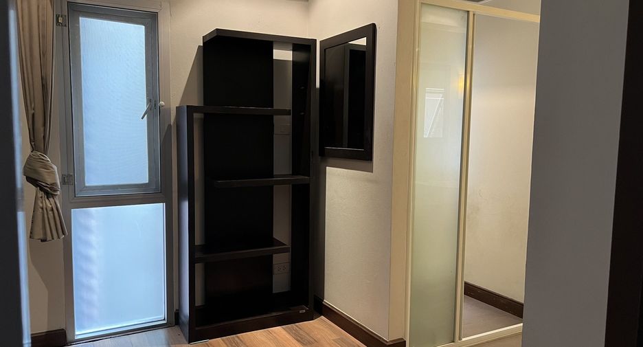 For rent 3 bedrooms apartment in Khlong Toei, Bangkok