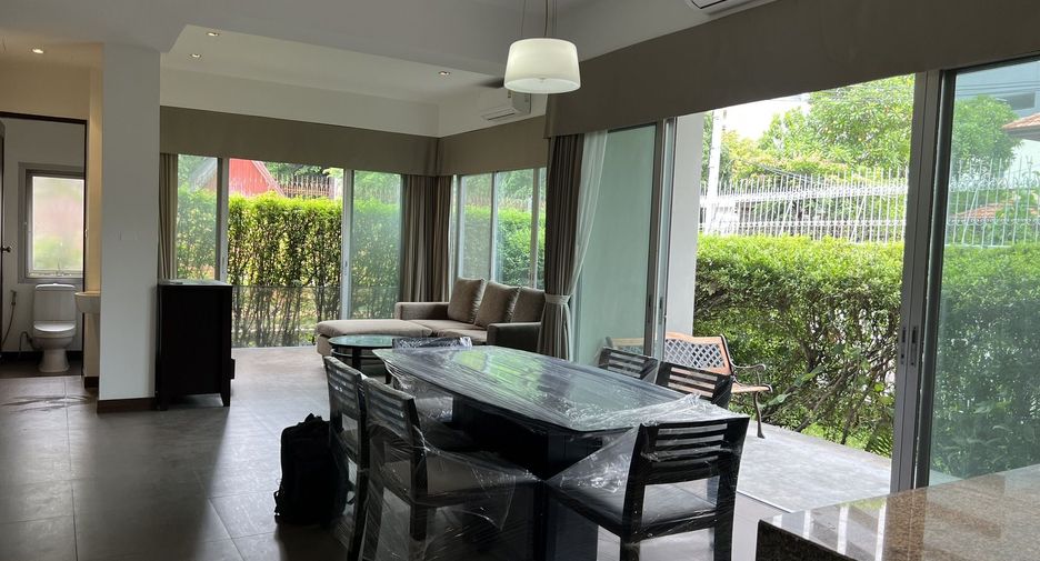 For rent 3 bedrooms apartment in Khlong Toei, Bangkok
