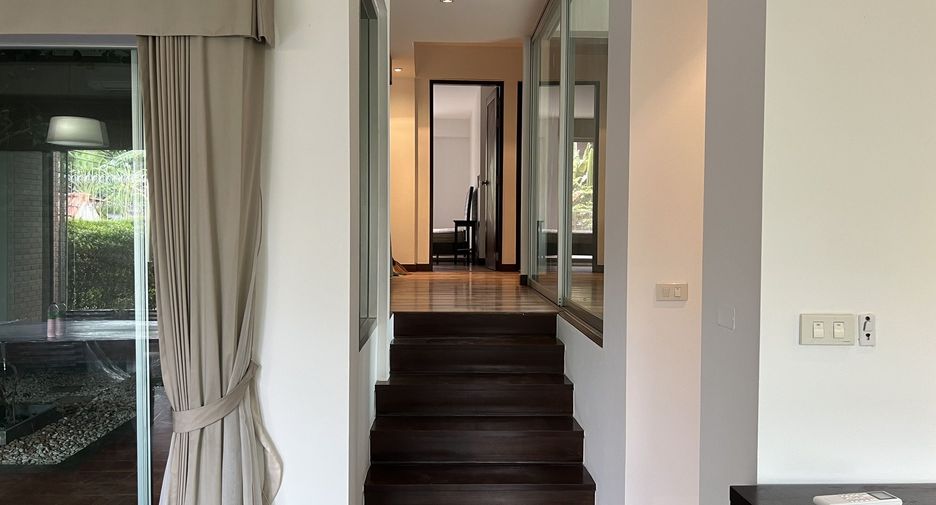 For rent 3 bedrooms apartment in Khlong Toei, Bangkok