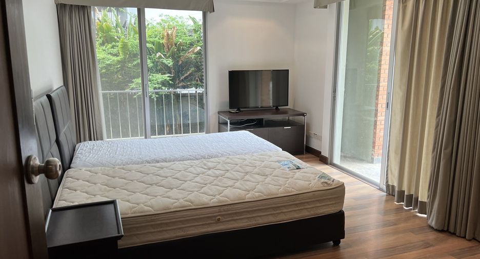 For rent 3 bedrooms apartment in Khlong Toei, Bangkok