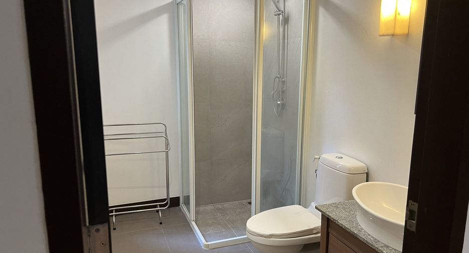 For rent 3 bedrooms apartment in Khlong Toei, Bangkok