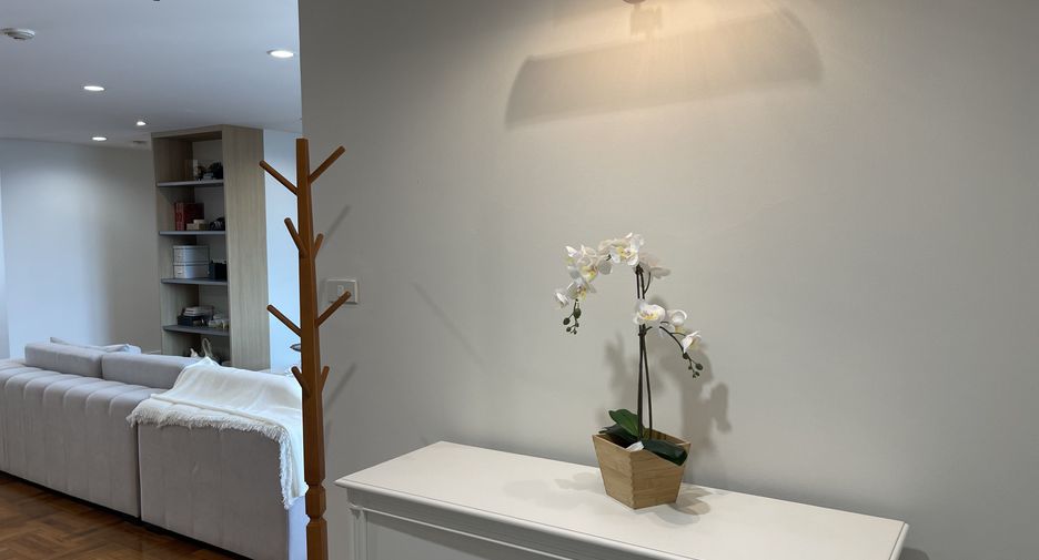 Condo en alquiler de 3 habitaciones en Watthana, Bangkok