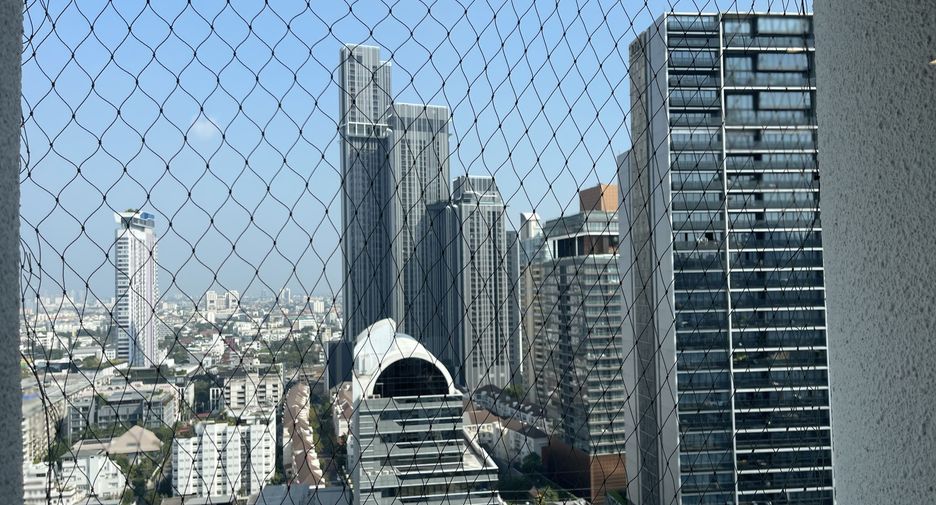Condo en alquiler de 3 habitaciones en Watthana, Bangkok