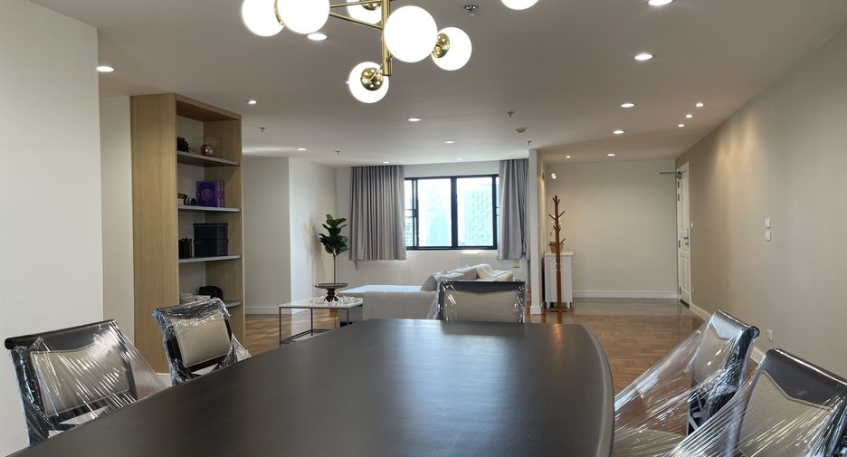 Condo en alquiler de 3 habitaciones en Watthana, Bangkok