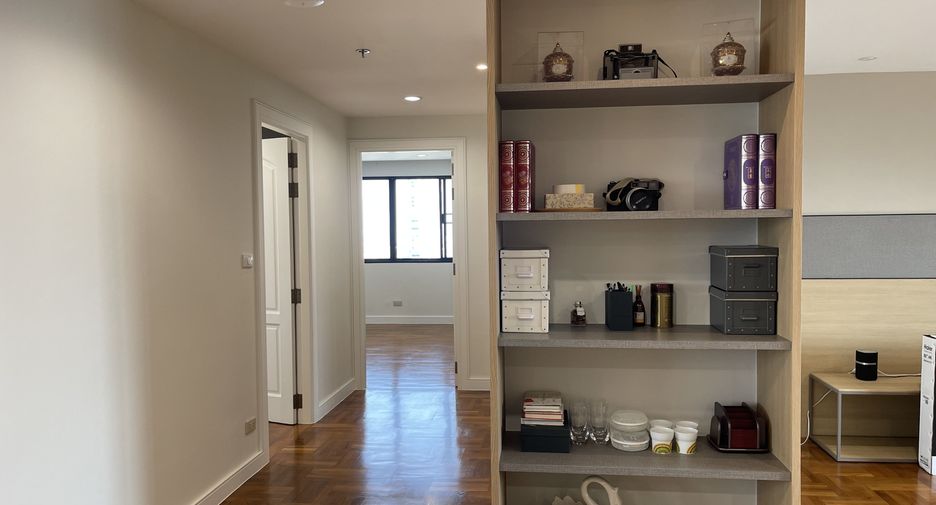 Condo en alquiler de 3 habitaciones en Watthana, Bangkok