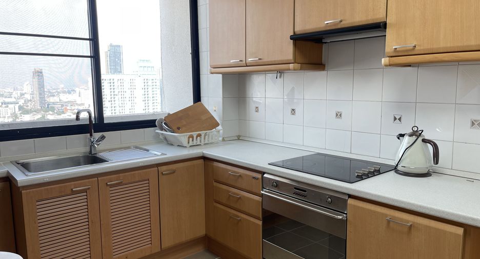 Condo en alquiler de 3 habitaciones en Watthana, Bangkok