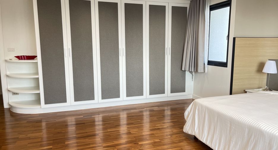 Condo en alquiler de 3 habitaciones en Watthana, Bangkok