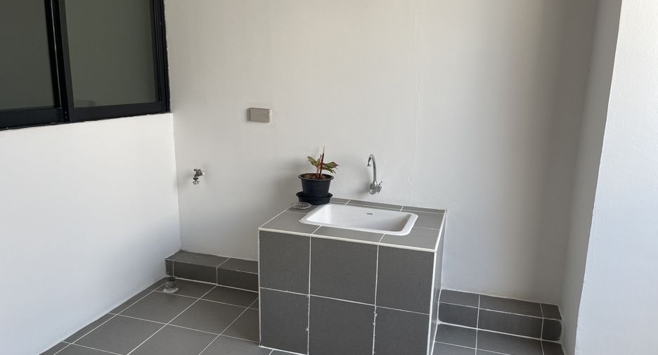 Condo en alquiler de 3 habitaciones en Watthana, Bangkok