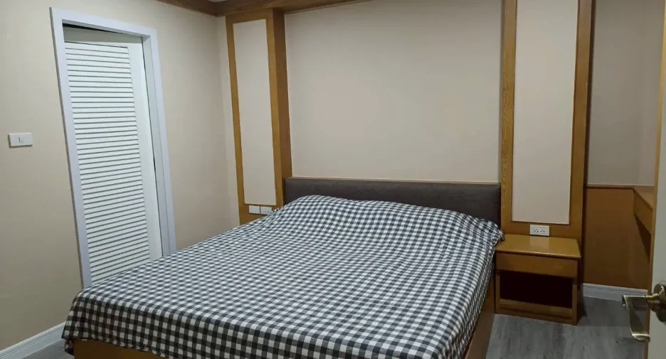 For rent 2 bedrooms condo in Watthana, Bangkok