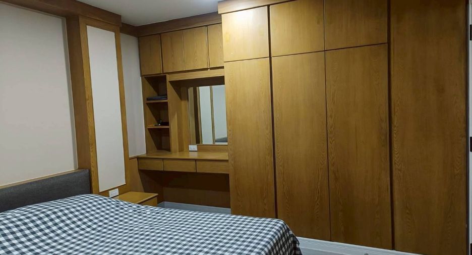 For rent 2 bedrooms condo in Watthana, Bangkok