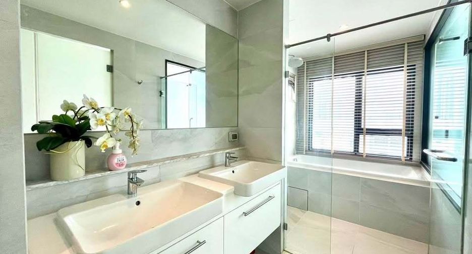 For rent 2 bedrooms condo in Watthana, Bangkok
