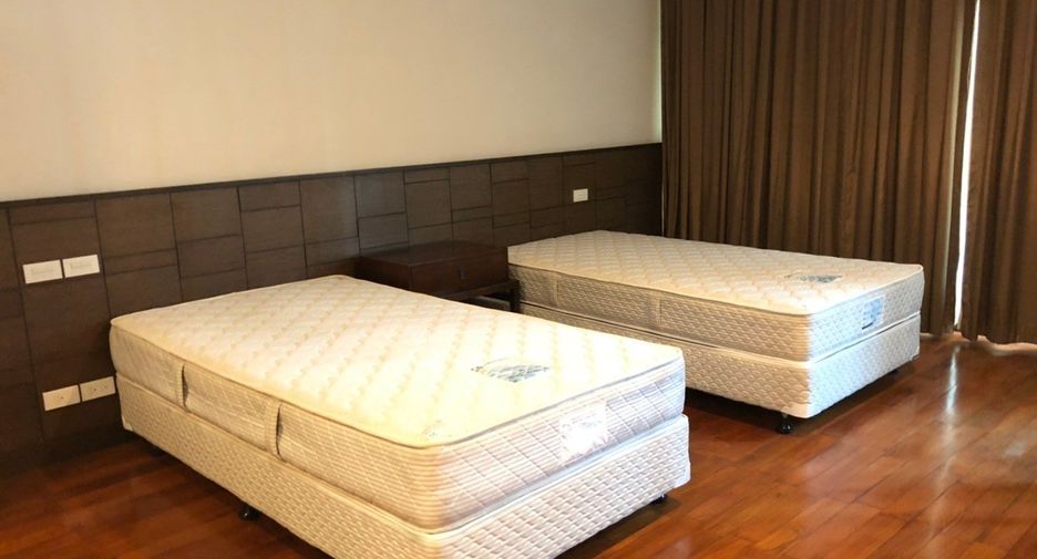 For rent 3 bedrooms condo in Watthana, Bangkok