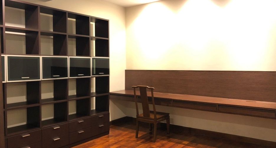 For rent 3 bedrooms condo in Watthana, Bangkok