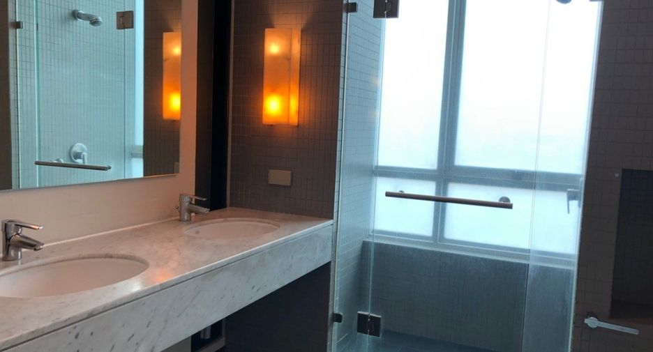 For rent 3 bedrooms condo in Watthana, Bangkok