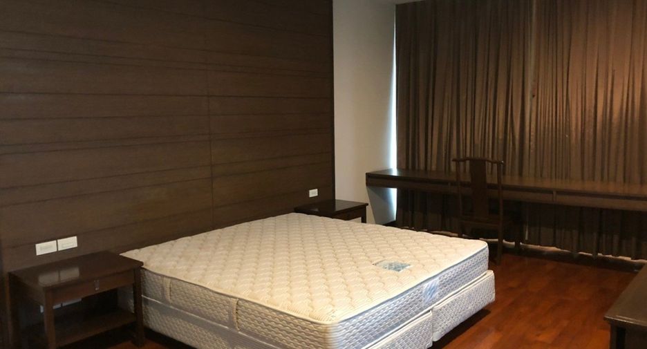 For rent 3 bedrooms condo in Watthana, Bangkok