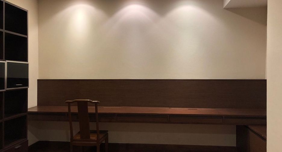 For rent 3 bedrooms condo in Watthana, Bangkok
