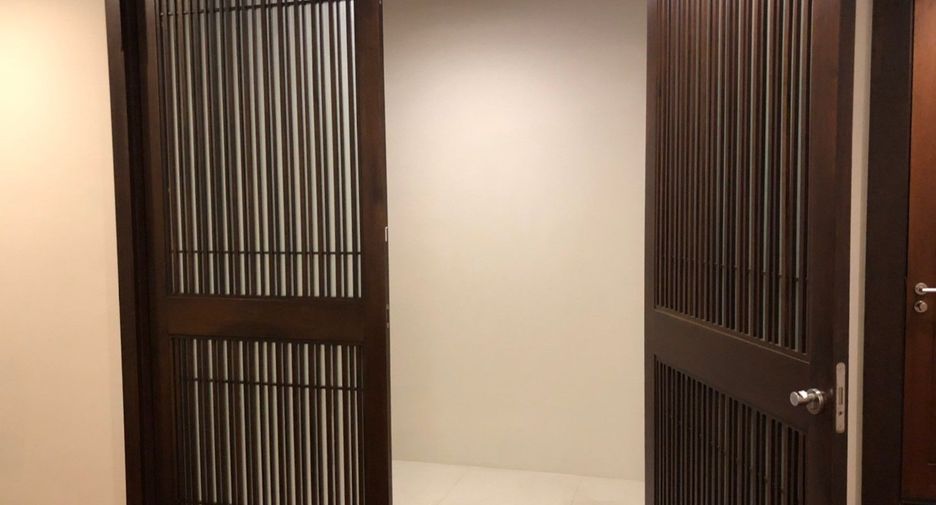 For rent 3 bedrooms condo in Watthana, Bangkok