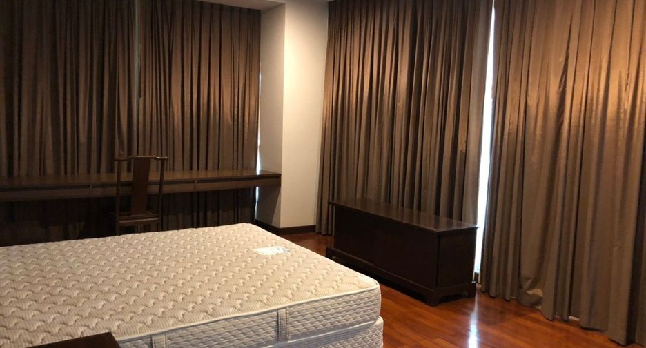 For rent 3 bedrooms condo in Watthana, Bangkok