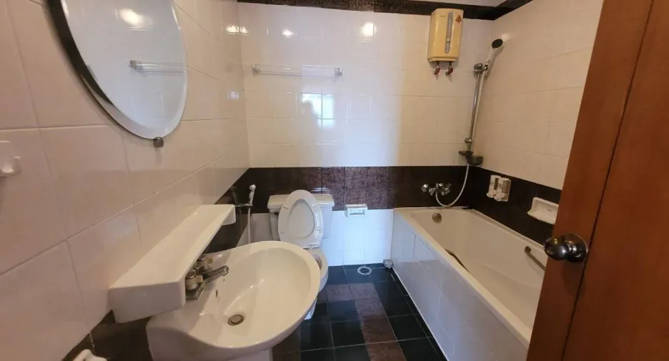 Wohnung zur Miete mit 3 Zimmer in Watthana, Bangkok