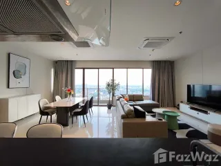 For rent 3 bedrooms condo in Khlong Toei, Bangkok
