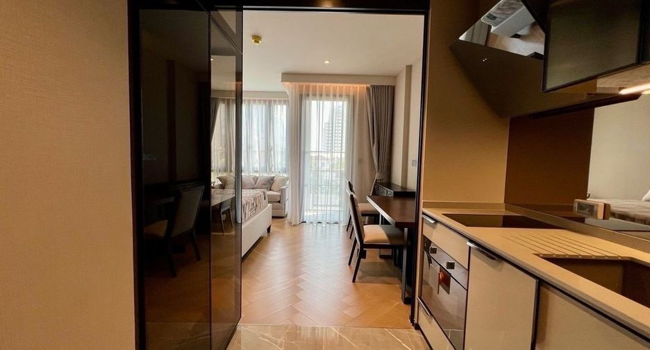 For rent 1 bed condo in Watthana, Bangkok