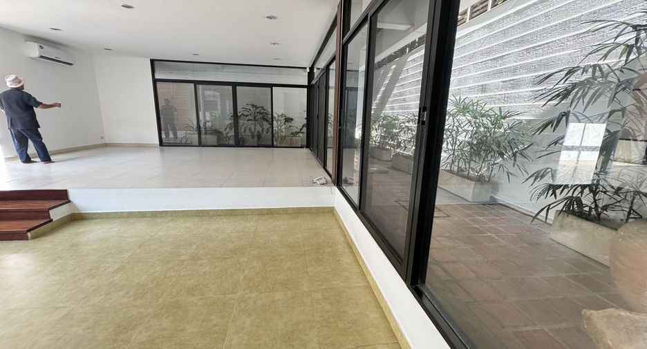 Villa en alquiler de 4 habitaciones en Watthana, Bangkok