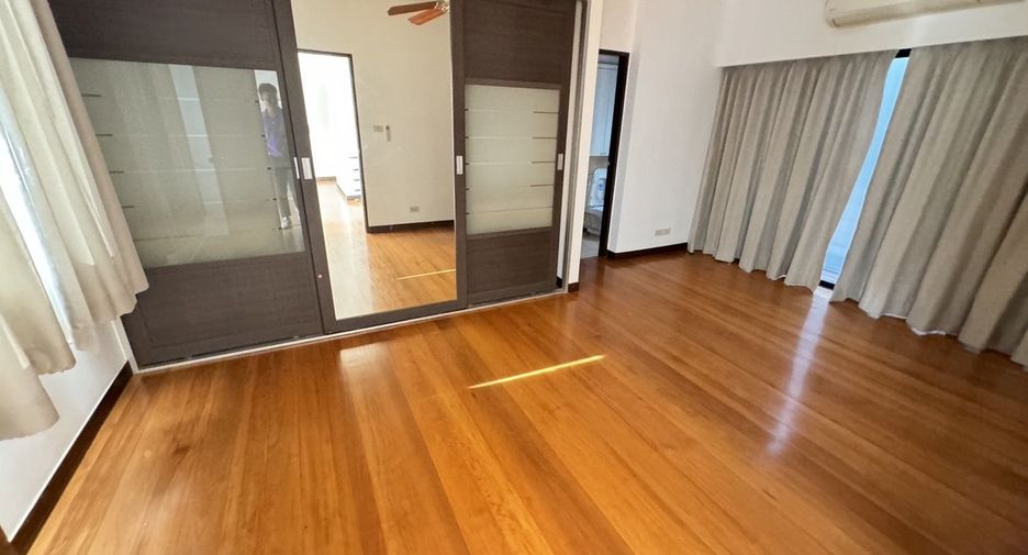 Villa en alquiler de 4 habitaciones en Watthana, Bangkok