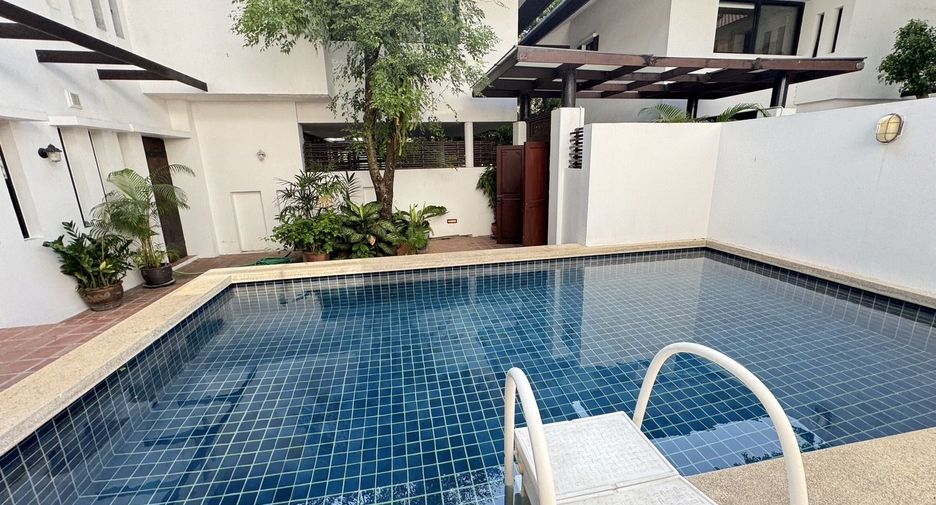 Villa en alquiler de 4 habitaciones en Watthana, Bangkok