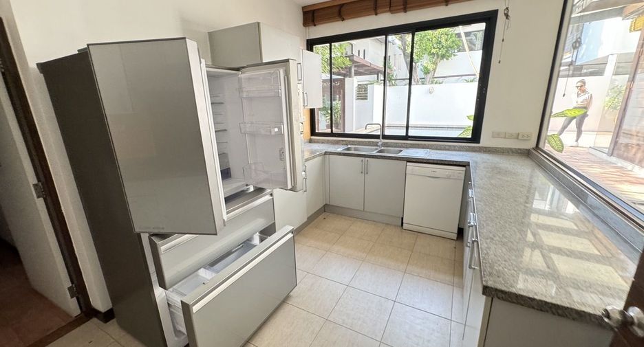 Villa en alquiler de 4 habitaciones en Watthana, Bangkok