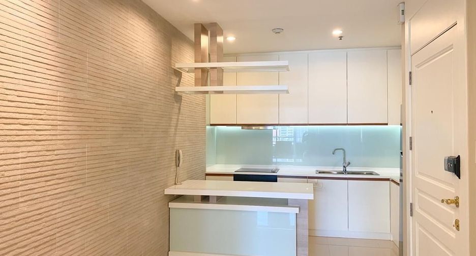 For rent 2 bedrooms condo in Pathum Wan, Bangkok