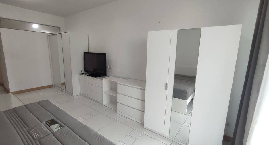 For rent studio condo in Khlong San, Bangkok