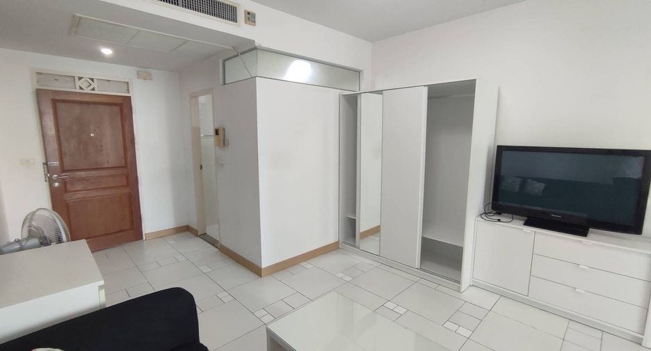 For rent studio condo in Khlong San, Bangkok