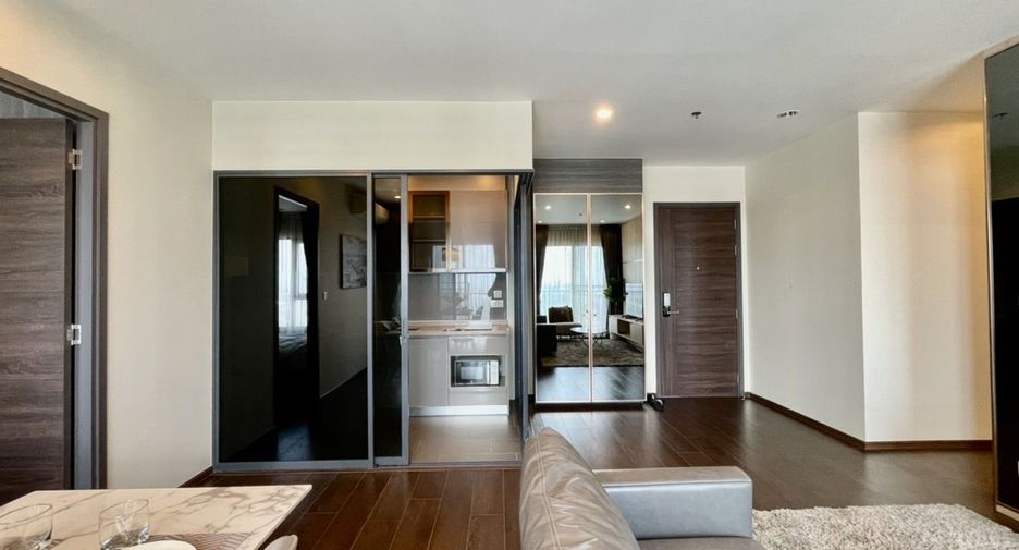 For rent 2 bedrooms condo in Watthana, Bangkok