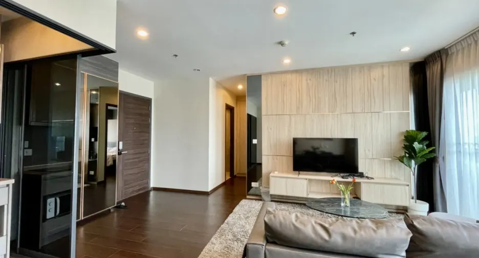 For rent 2 bedrooms condo in Watthana, Bangkok