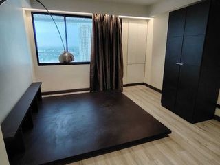 For rent 3 bedrooms condo in Yan Nawa, Bangkok