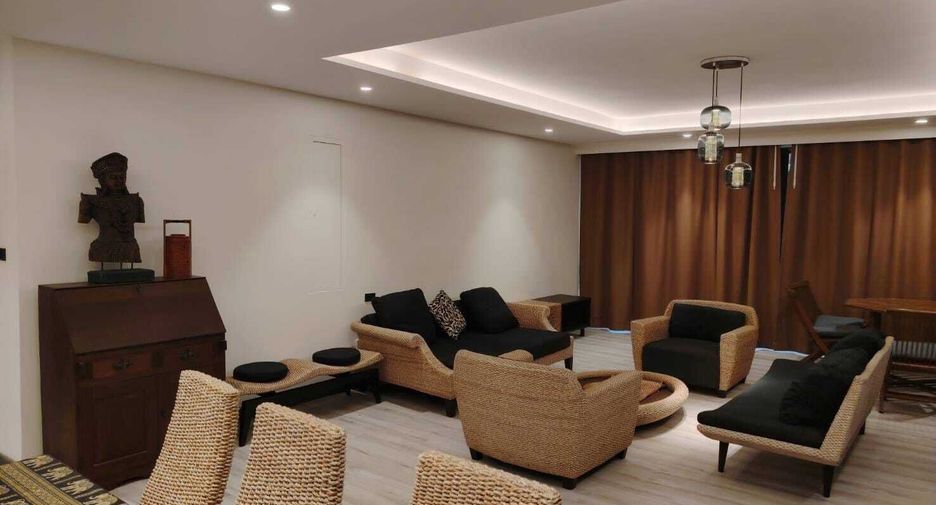 À louer 3 chambres condo à Yan Nawa, Bangkok