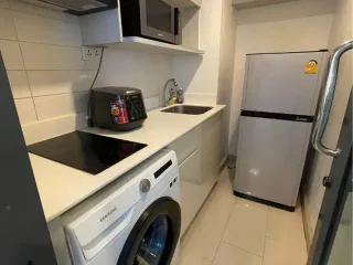 Condo en alquiler de 2 habitaciones en Huai Khwang, Bangkok