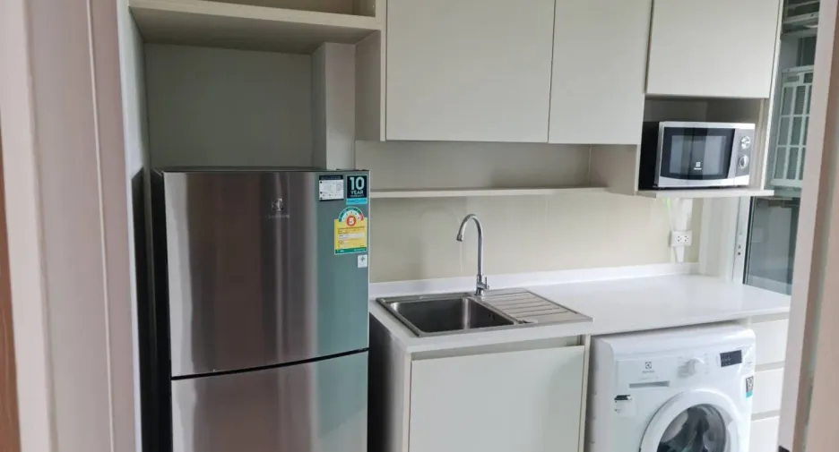 For rent 2 bedrooms condo in Huai Khwang, Bangkok